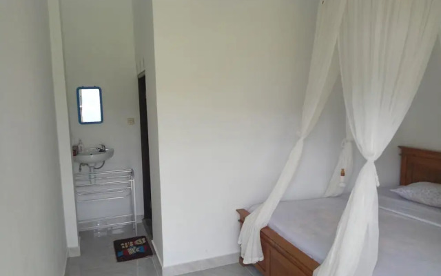 Aris Homestay and Warung Made