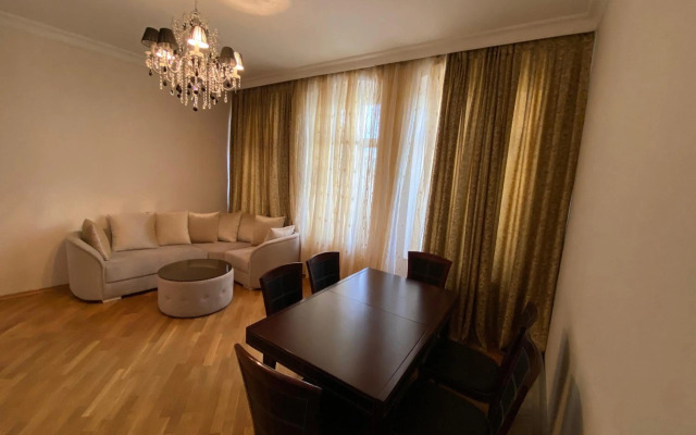 Cozy Old City Apartment