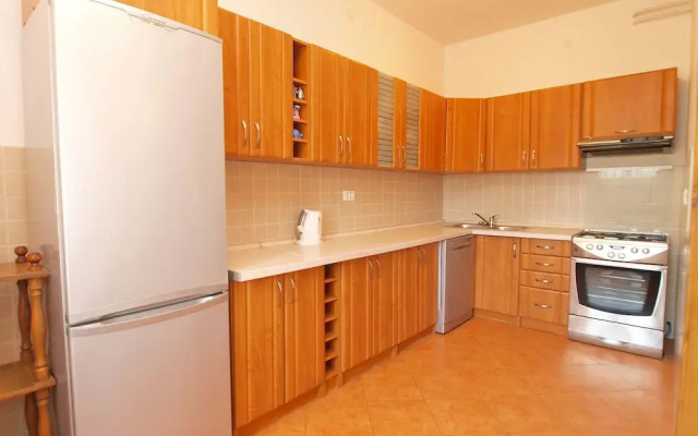 Apartment 439
