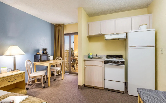 Beachside Hotel