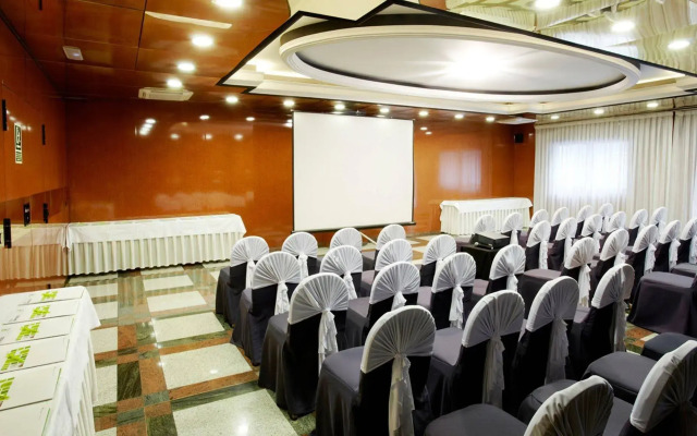 Suites Plaza Hotel & Wellness