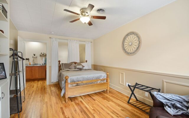 Downtown Galena Spacious Apartment 2 Bedroom Apts