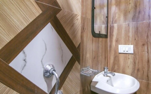 Hotel Crystal Riverside by OYO Rooms