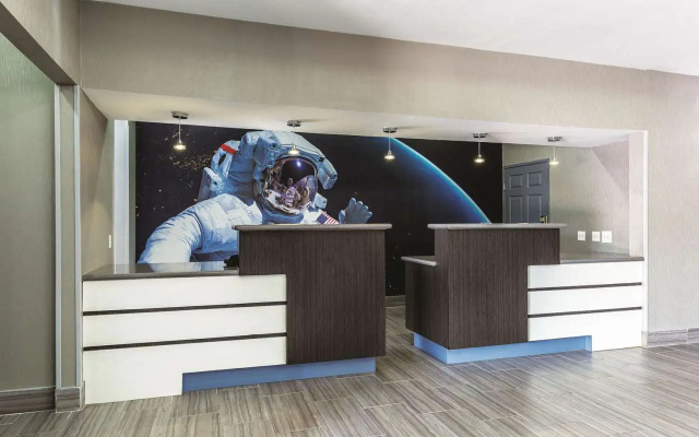 Platinum Inn & Suites Webster