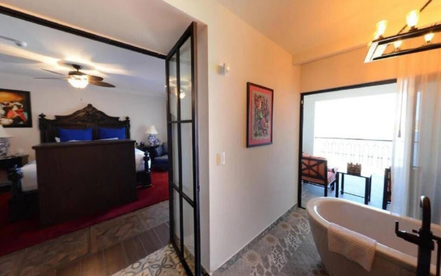 Spacious 4 BR Apt in Cabo