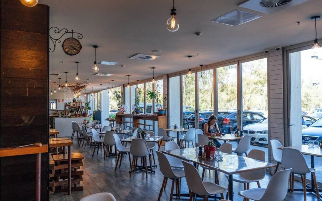 Blue Moon at Watson - Wifi - Gym - Pool - Cafe