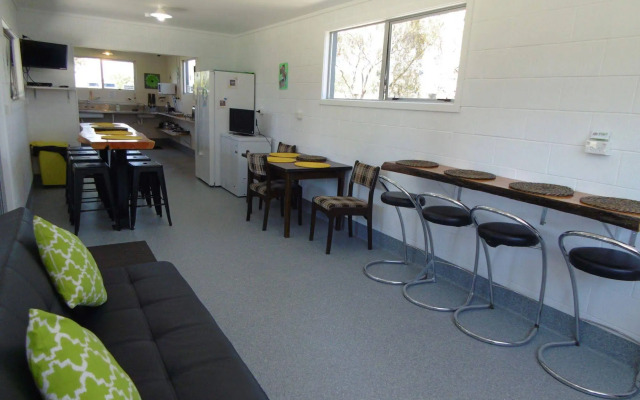 Glenavys Waitaki River Motor Camp - Caravan Park