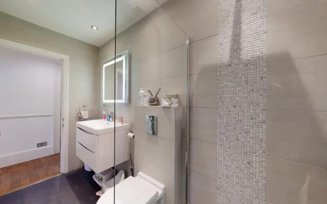 2 bed Flat in Fordwych Road