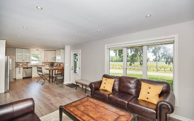 Niagara Vineyard Contemporary