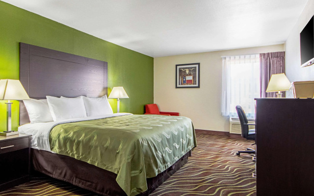 Econo Lodge Inn & Suites
