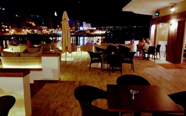 Gillieru Harbour Hotel