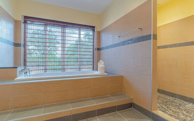 Tropical Luxury 4BR Pool Villa w Game Area