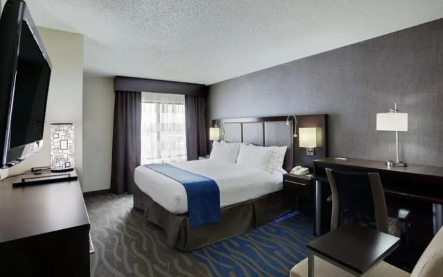 Holiday Inn Express And Suites Meadowlands Area