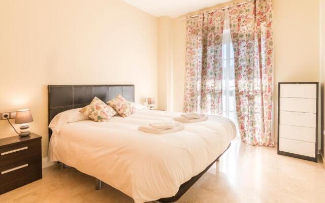 2197-Superb 2bedrooms in residence with pool!