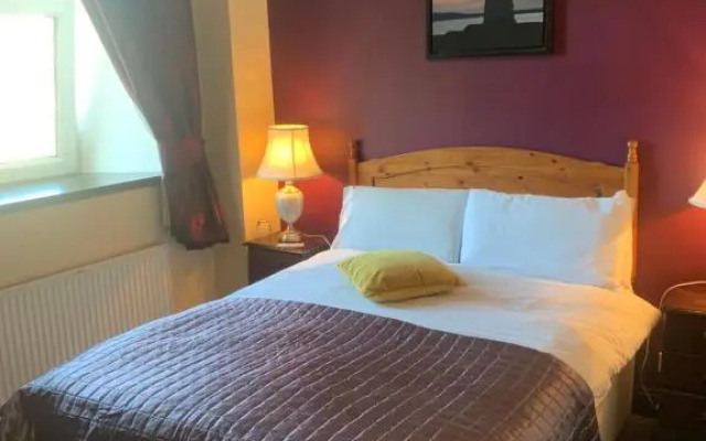 Buggle's Pub and Accommodation
