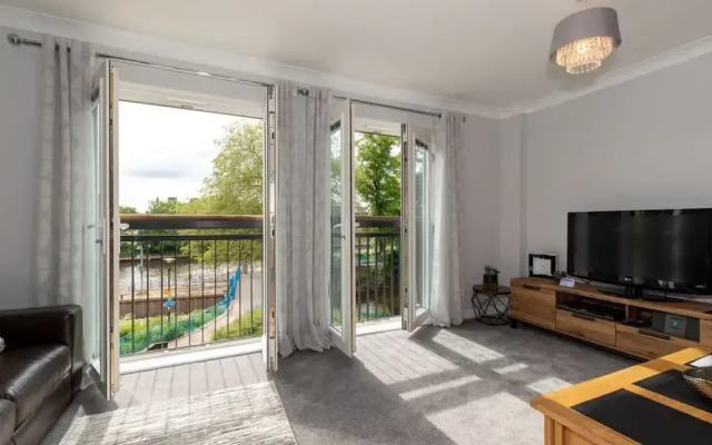 Blue Bridge View - Sleeps 7 With Free Parking