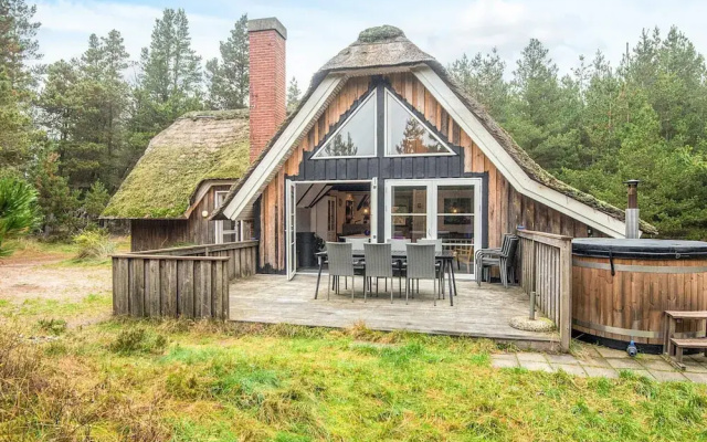 10 Person Holiday Home in Blavand