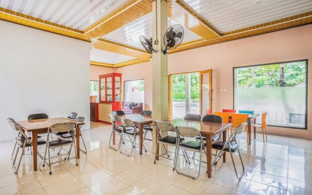 SPOT ON 2974 Penginapan Roma 88