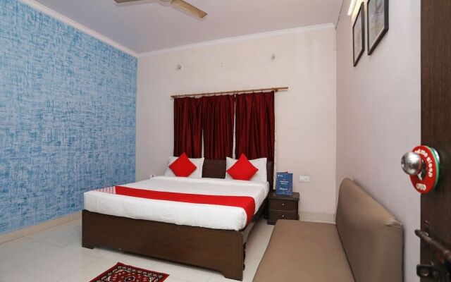 OYO 19824 Hotel Doon Palace