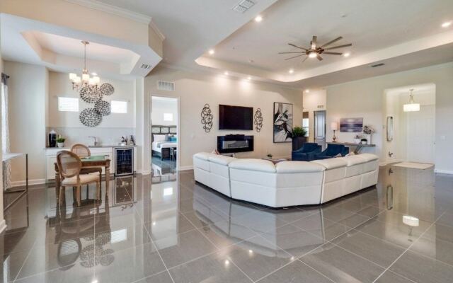 Storey Lake-4741-403sltctdilco 4 Bedroom Condo