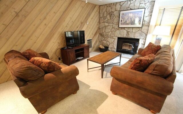 Snowcreek III 441 Pet-Friendly, BBQ Grill, Updated and On the Snowcreek Meadow by RedAwning