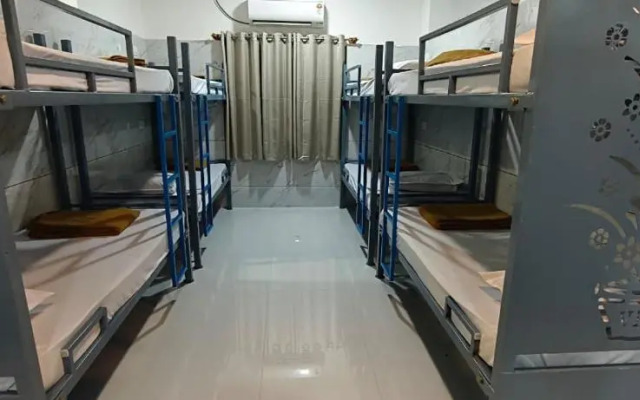 V R S Deluxe Dormitory