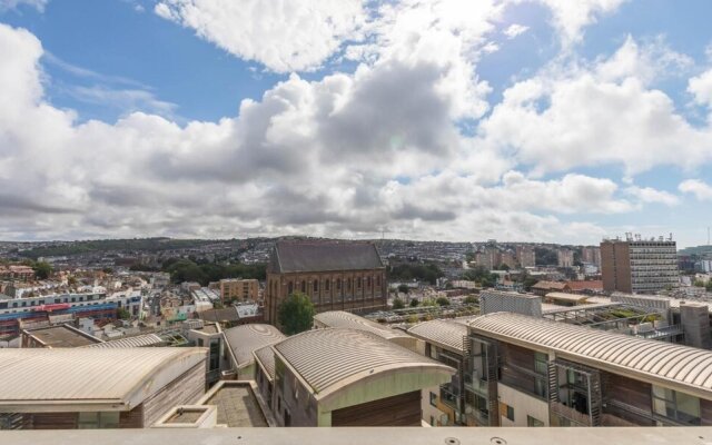 Panoramic Pad -amazing Apartment With WOW Factor Views Across the City to the sea