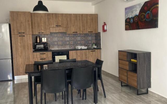 F7-1 Double room with private bathroom in shared Flat