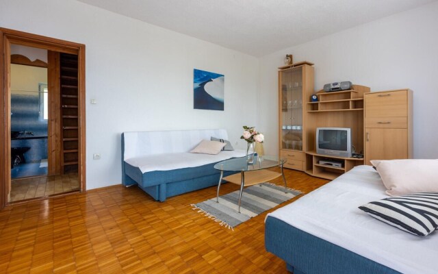 Beautiful Apartment in Dramalj With Wifi and 2 Bedrooms