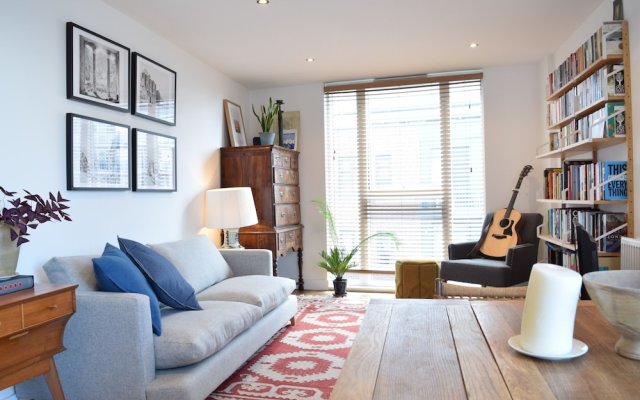 1 Bedroom Apartment With Balcony Near Regent's Canal