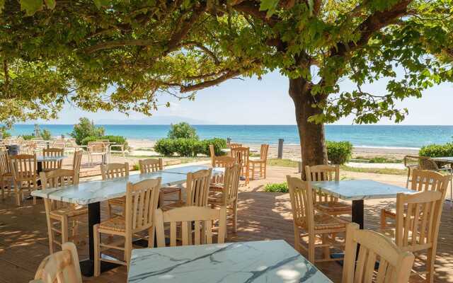 Ninos Grand Beach Hotel & Resort