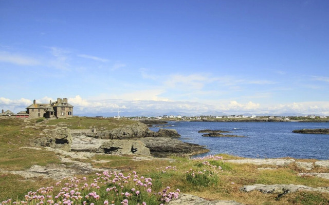 Isallt Cove