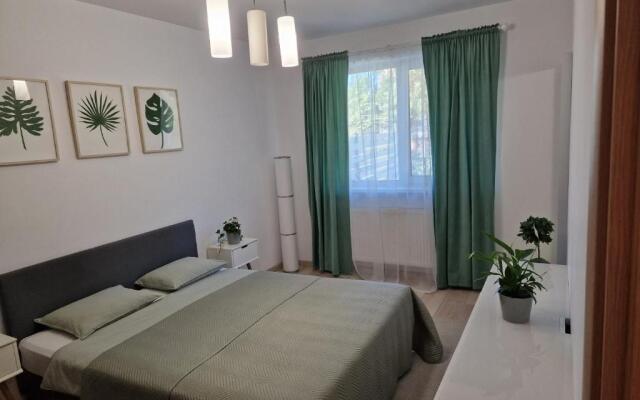 Amazing Apartament with Garden / Bucharest Airport Henri Coanda