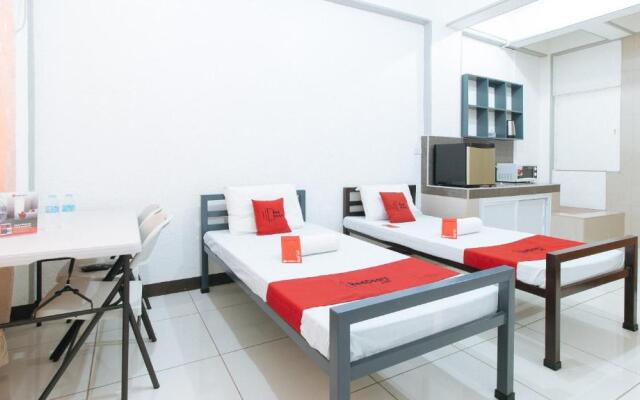 RedDoorz near Tambo Quirino Avenue - Vaccinated Staff