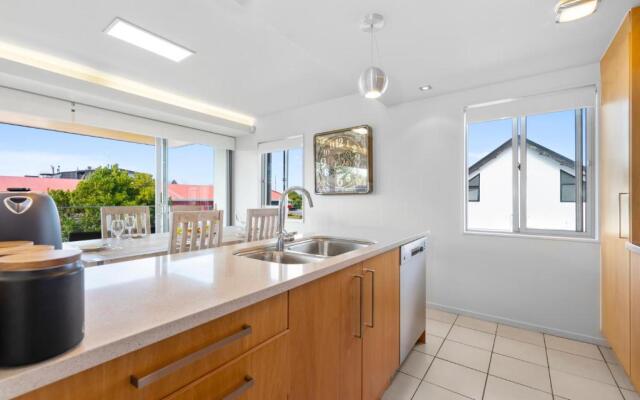 The Lake Life - Taupo Central Holiday Apartment