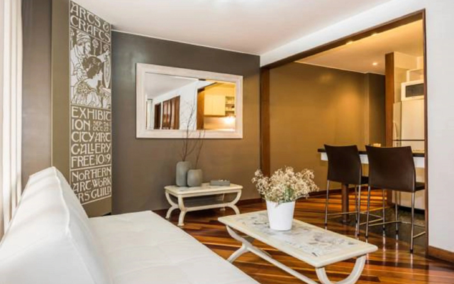 Lloyds Apartsuites Parque 93