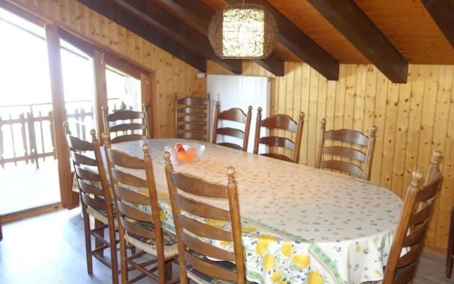 Apartment With Breathtaking Hill View