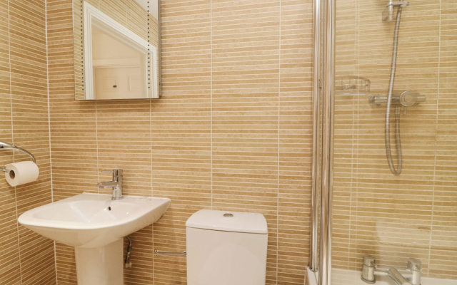 Admiral's Quarter Apartment 4