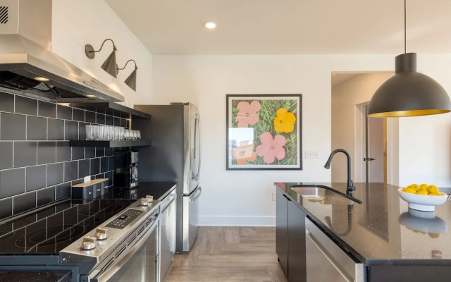 The Carter 505 by Avantstay 4BR Balcony