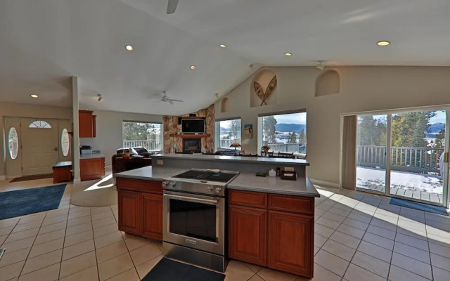 461 Balsh 5 Bedrooms 4.5 Bathrooms Home