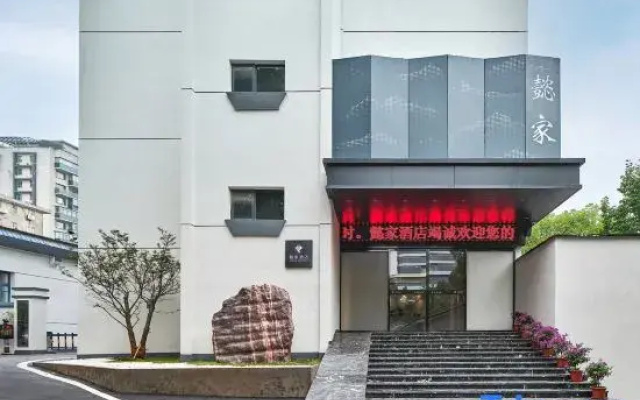 Yijia Hotel