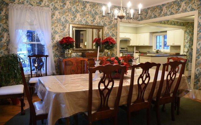 1860 House Inn and Vacation Rental Home