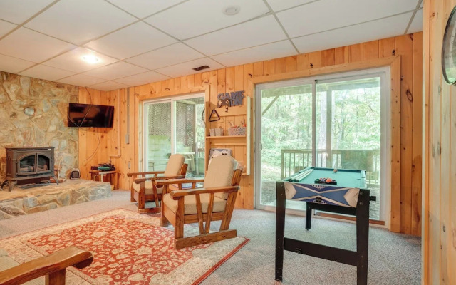 Private Hot Tub & Game Room: Cleveland Getaway