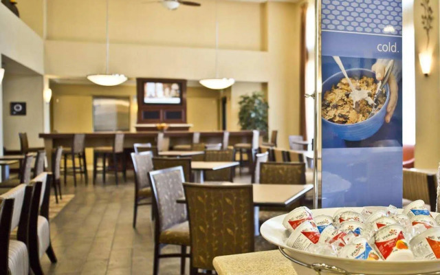 Hampton Inn & Suites Oakland Airport-Alameda