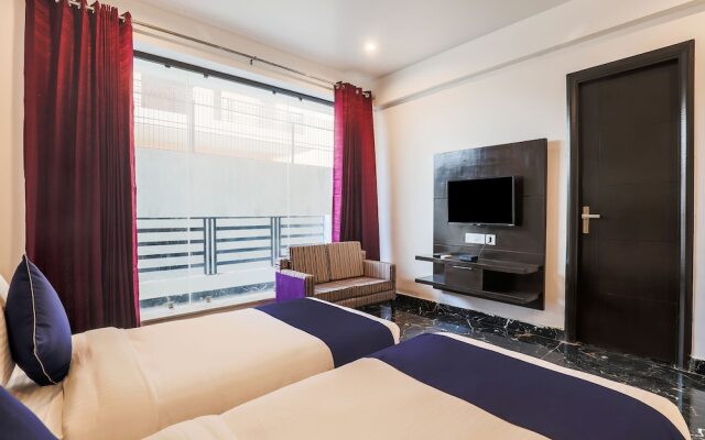 OYO 24269 Silverkey Medanta Sec 38