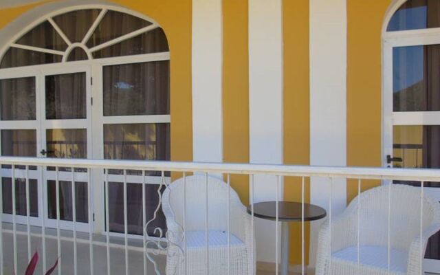 Hotel E El Cobre