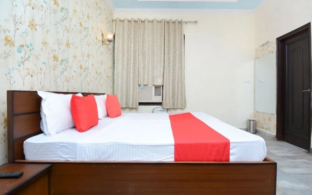 Hotel Ra Flora by OYO Rooms