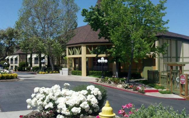 Vinland Hotel and Lounge