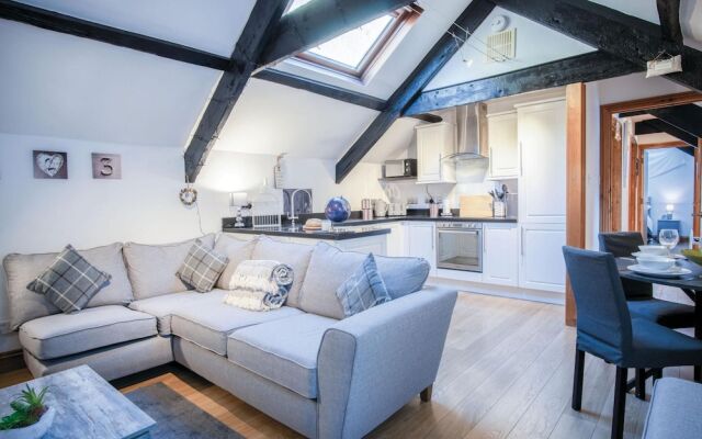 Cosy At The Mews - 2 Bedroom Apartment - Tenby