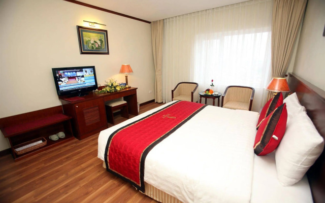 Sunny Hotel 2